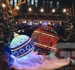 Новогоднее оформление ресторана ФАРШ, новогодняя фотозона, инсталляции светодиодные, елочные шары  » Кликните для увеличения ->