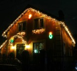 Новогоднее украшение дома, новогоднее оформление загородного дома светодиодными гирялндами  » Кликните для увеличения ->