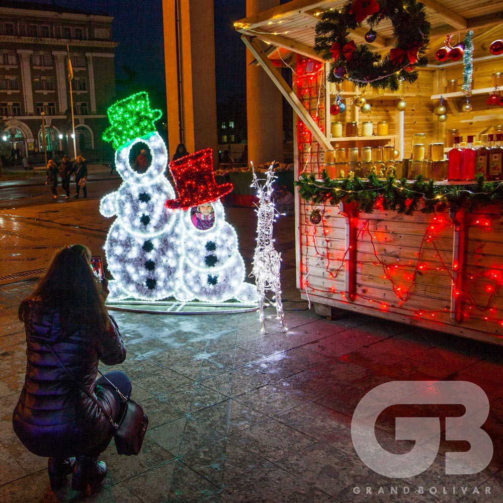 Фотозона Снеговики, Новогоднее украшение для города Кривой Рог  » Кликните для увеличения ->