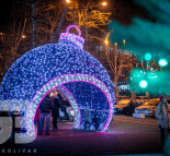 Большой елочный шар, Светодиодная елочная игрушка с проходом, светодиодная арка, инсталляция для города Черноморск  » Кликните для увеличения ->