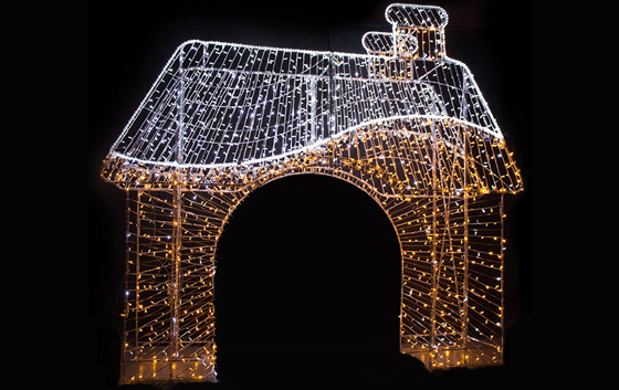 Изготовление светодиодных конструкций и инсталляций. Светодиодная инсталяция из гирлянд - Домик