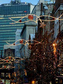 новогоднее оформление двухмерными уличными новогодними мотивами